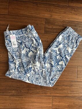 NWT Lilly Pulitzer White and Navy Blue Floral joggers